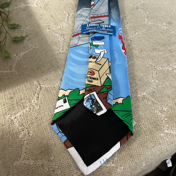 Vintage 1997 Y2K Looney Tunes Limited Stamp Collection Tie! - Picture 6 of 7